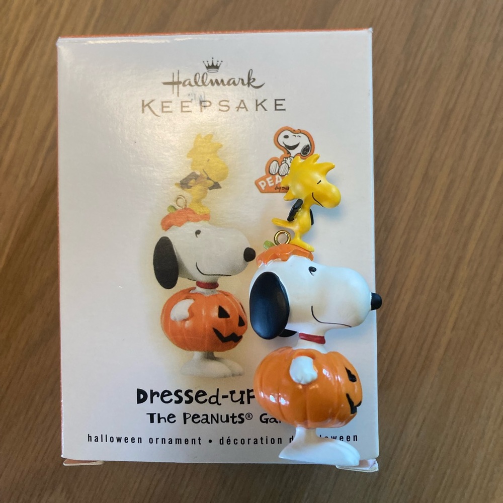 HALLMARK KEEPSAKE PEANUTS DRESSED-UP DUO HALLOWEEN ORNAMENT 2009 SNOOPY